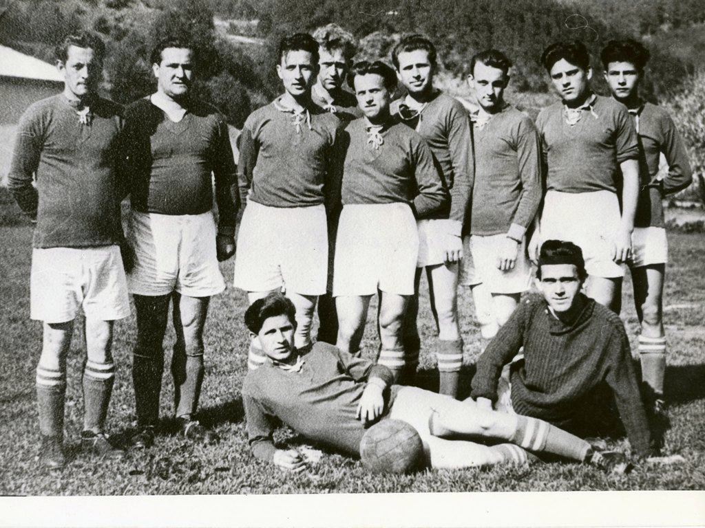 Rok 1952, turnajový zápas ZSJ Nová Baňa – Sandrik Dolné Hámre