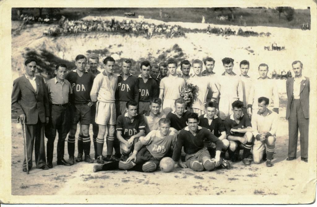 Rok 1954; priateľský futbalový zápas Slovan Nová Baňa – PDA Levice