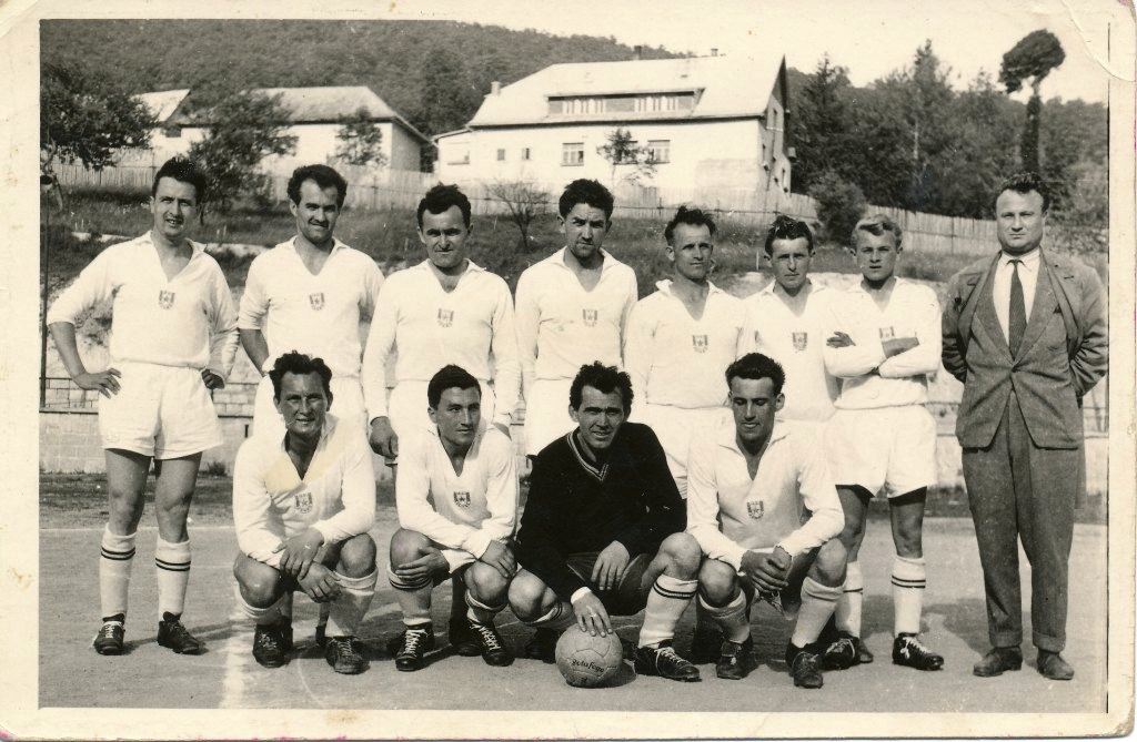 I. mužstvo Slovan Nová Baňa v roku 1965