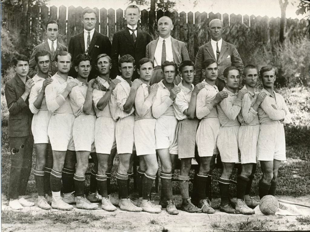 Hráči Novobanského futbalového spolku v roku 1923