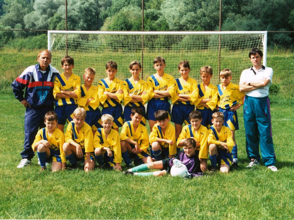 Družstvo mladších žiakov, ktoré skončilo v ročníku 1994/95 v divízii JUH na 1.mieste