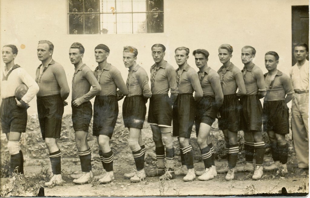 Mužstvo ŠK Nová Baňa okolo roku 1930